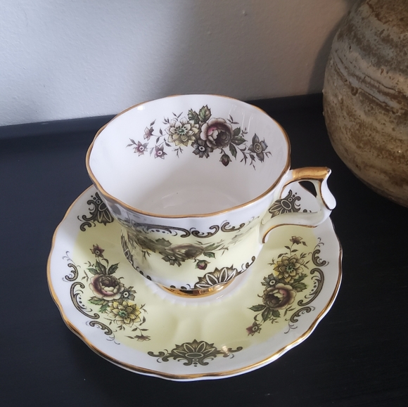 Vintage Windsor tea cup and saucer - Picture 2 of 5